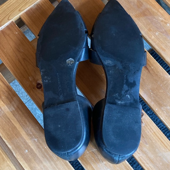 Pointed toe black flats - Picture 2 of 3